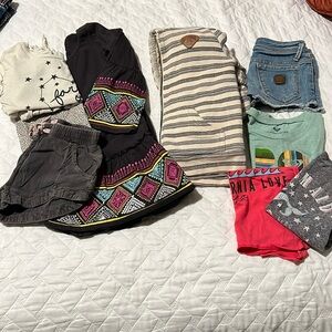 Bundle of billabong and Roxy , size 6/7 , xs and small.
